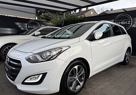 Hyundai i30 cw blue *2.HAND*NAVI*KAMERA*SITZH*PDC*BLUET
