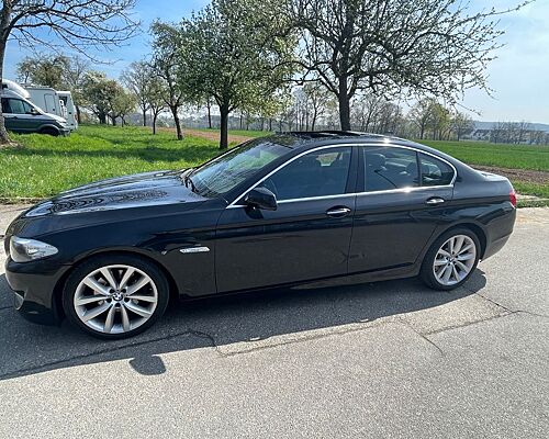 BMW 523i -