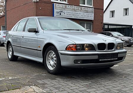 BMW 528i Leder/KlimaA./Servo/Tempo/SHZ/MFL/PDC/6ZYL
