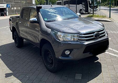 Toyota Hilux 2.4 DoubleCab 4x4 Geländetauglich!