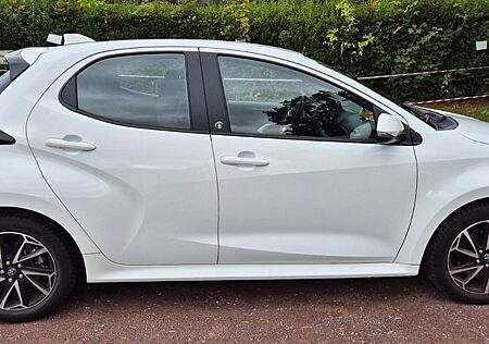 Toyota Yaris gebraucht kaufen Toyota Yaris 1.5-l-VVT-i Hybrid 116 CVT Team Deutsc...