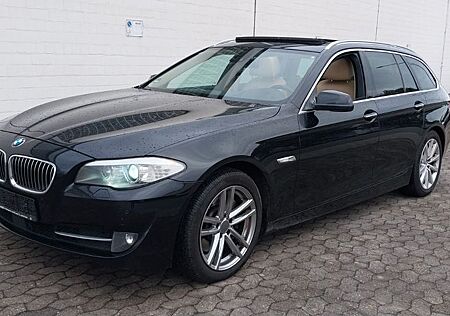 BMW 530 d xDrive/AUTOMATIK/PANO/SHD/NAVI/LEDER