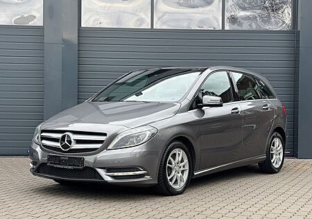 Mercedes-Benz B 180 *Xenon*Navi*PanoD.*Teilleder*SHZ*