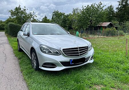 Mercedes-Benz E 220 TAut. Kamera Navi SHZ Schiebedach