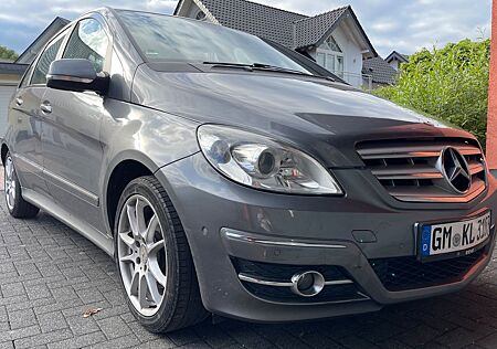 Mercedes-Benz B 200 -
