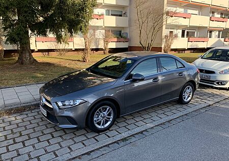 Mercedes-Benz A 180 Limousine Style - TÜV + Inspektion neu