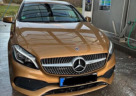 Mercedes-Benz A 180 - AMG LINE Gold