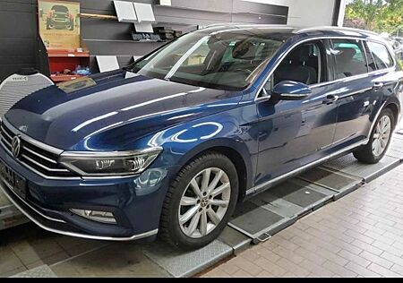 VW Passat Volkswagen Variant Elegance 2.0TDI/MATRIX/AHK/RCAM