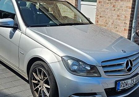 Mercedes-Benz 220