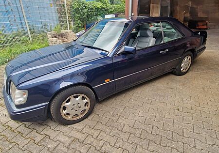 Mercedes-Benz 220 CE, Automatik, Leder, Schiebedach, 1. Hand