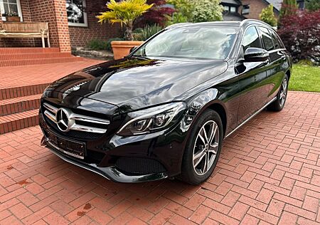 Mercedes-Benz C 200 T 4Matic Panoramadach SHZ PDC NAVI