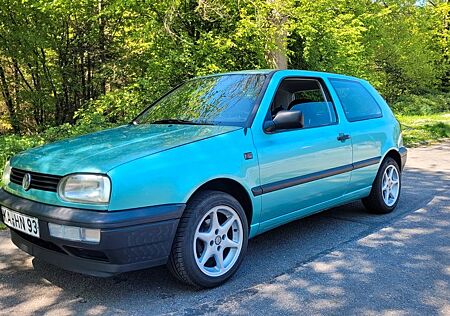 VW Golf Volkswagen 1.8 CL 75PS AAM Servo/Alu/Rentner/DIN/gepfl