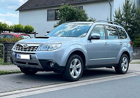 Subaru Forester 2.0D AHK/PANO/AWD/TÜV/TOP/Rostfrei