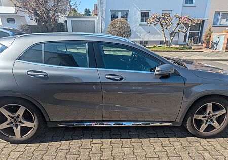 Mercedes-Benz GLA 200 -