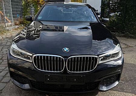 BMW 750 i xDrive M-Paket Voll*Schiebedach