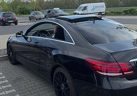 Mercedes-Benz E 350 Coupé AMG-Paket 9G-TRONIC Panorama