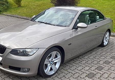 BMW 330d Cabrio *** NEU TÜV