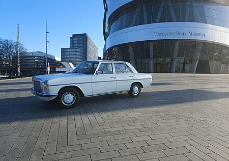 Mercedes-Benz 220 D , W115/8 Oldtimer