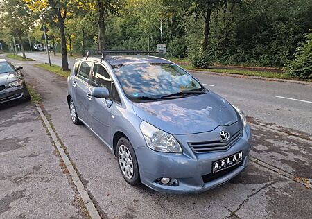 Toyota Verso Life*7SITZER*AHK*TÜV 6-26