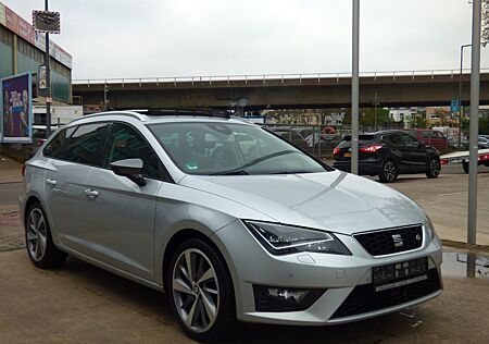 Seat Leon ST FR Pano Navi Sitzheizung Alu Top Auto