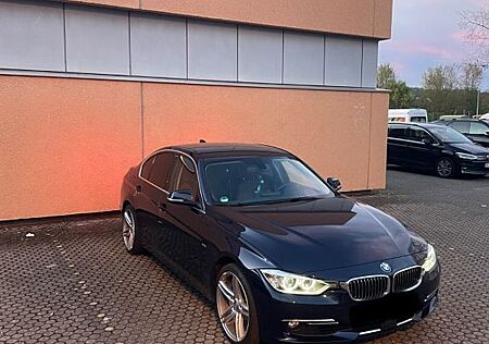 BMW 320i Luxury Line Luxury Line