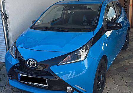 Toyota Aygo (X) -cite 5 Türer cyanblau Sehr guter Zustand