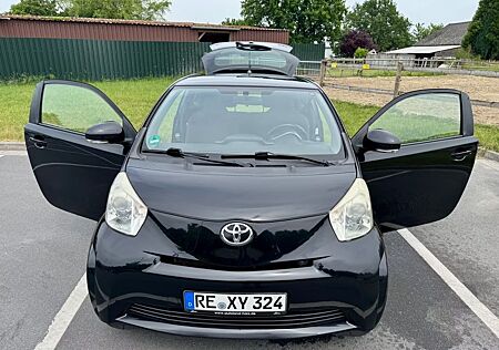 Toyota iQ + 1,0-l-VVT-i +