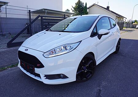 Ford Fiesta ST - 8-fach - 182 PS - Recaro