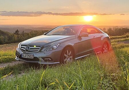 Mercedes-Benz E 350 Coupé mit AMG, DIS+, PAN, MEM, RFK, H&K