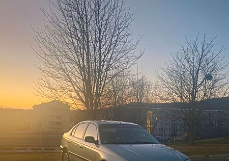 Toyota Avensis 1.8 linea terra