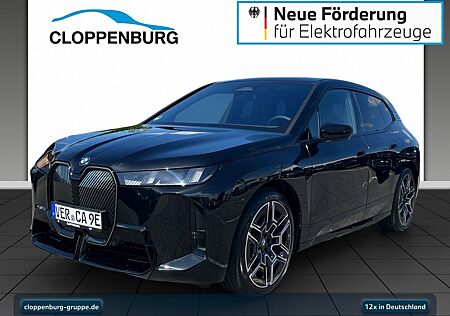 BMW iX xDrive45 M-Sportpaket Head-Up UPE: 101.280€