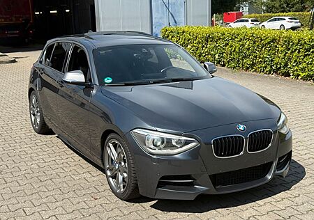 BMW M135 i xDrive 5-trg. 1.Hand* Unfallfrei* S-Dach*