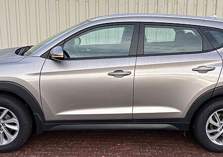 Hyundai Tucson Advantage 1,6 Turbo*AHK*NAVI*SHZ*Cam*FSE