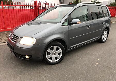 VW Touran Volkswagen 2.0 FSI Highline Highline in gutem Zustan