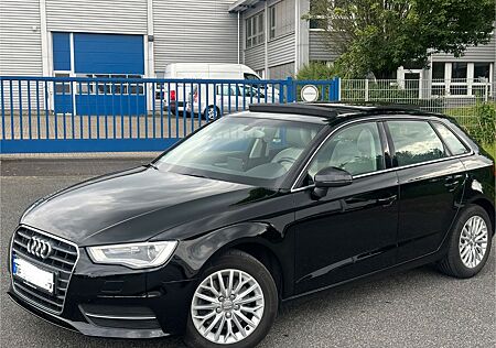 Audi A3 Sportback ambiente * PANO * TOTWINKEL ^ WIE N