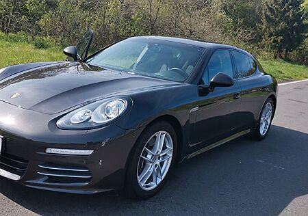 Porsche Panamera 4 - 2014 carbonschwarz Tüv 07/27