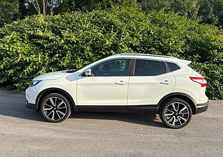 Nissan Qashqai J11*1,6DIG-T*TEKNA*360°*Pano*AHK