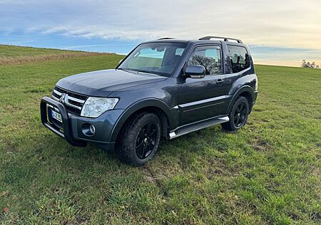 Mitsubishi Pajero 3,2 DI-D Montero Automatik