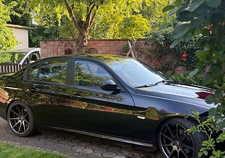 BMW 318i |19 Zoll|M-Sport Ausp|PANO|