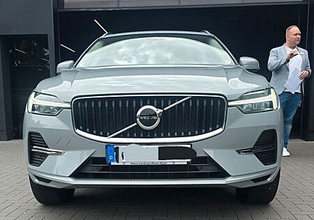 Volvo XC 60 XC60 B4 Core Auto Core neuwertig 8fach bereift