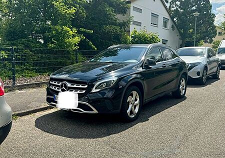 Mercedes-Benz GLA 220 d DCT -
