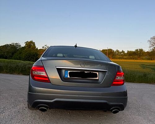 Mercedes-Benz C 350 4MATIC AMG DESIGNO PANO SOUND DISTRONIC