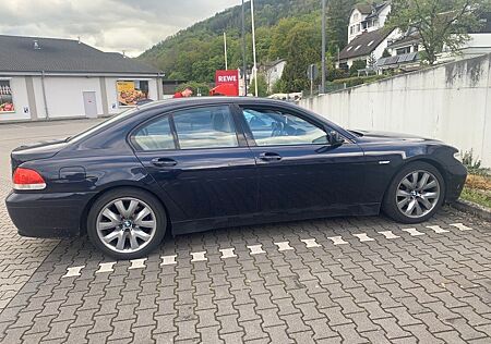 BMW 745i