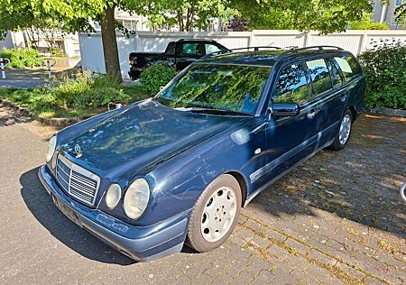 Mercedes-Benz E 240 T CLASSIC 2.Hand Klima 177tkm