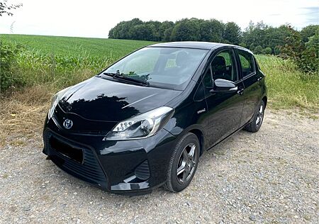 Toyota Yaris Hybrid Life