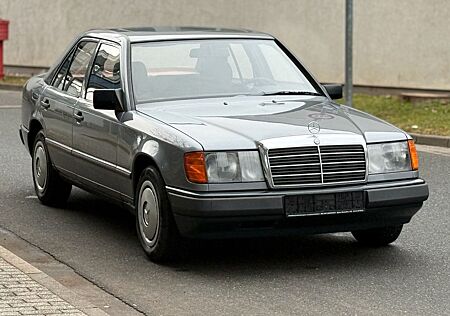Mercedes-Benz 230 E