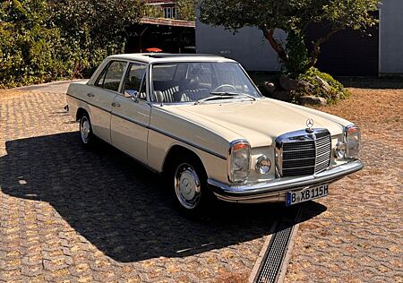 Mercedes-Benz 200 Mercedes Benz W115/W114 Strich 8 Oldtimer /8