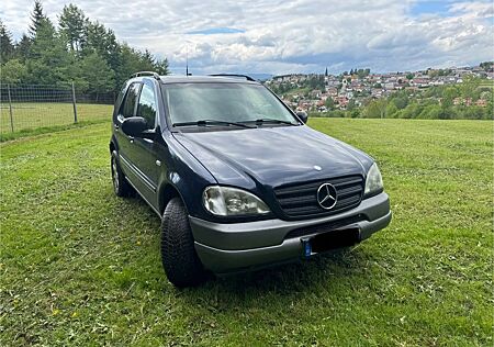 Mercedes-Benz ML 320 - 2001 Mercedes ML