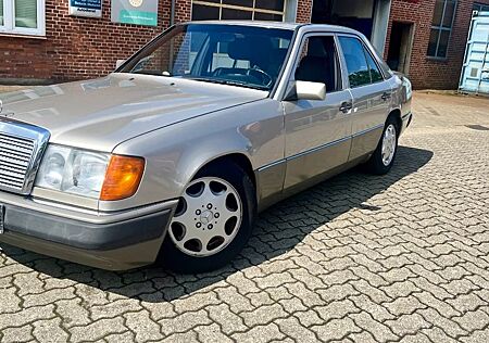 Mercedes-Benz 230 gebraucht kaufen Mercedes-Benz 230 E W124 Oldtimer H-Zulassung