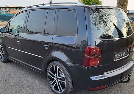 VW Touran Volkswagen 2.0 TDI DPF DSG Highline R SH LEDER AHK